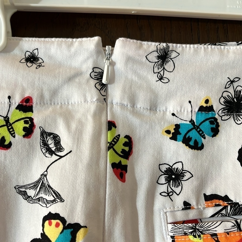 Lady Hagen white skorts with white undershorts and a butterfly pattern. Size 6. - Picture 9 of 12